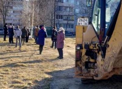 Жители ул. Ярославской защищают сквер