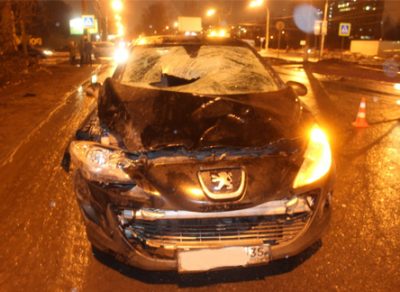 В Вологде на Пошехонском шоссе 25-летняя девушка сбила трех пешеходов, один из них скончался