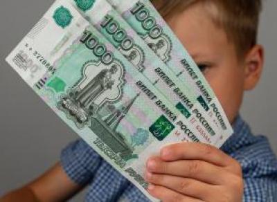 Родителям будущих первоклассников выдают по 3 тыс. руб.