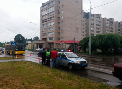 В Вологде водитель «Шевроле» сбил девушку и ее трехлетнего брата