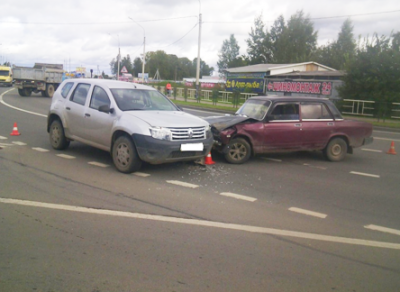 Авария на перекрестке произошла вчера в Вологде