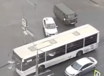 В Вологде автобус сбил женщину на пешеходном переходе
