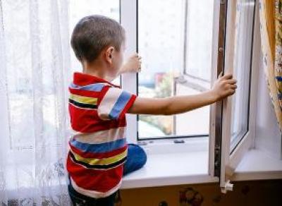 6-летний мальчик мог выпасть из окна в Вологде