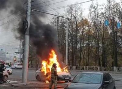 В центре Вологды сгорел автомобиль