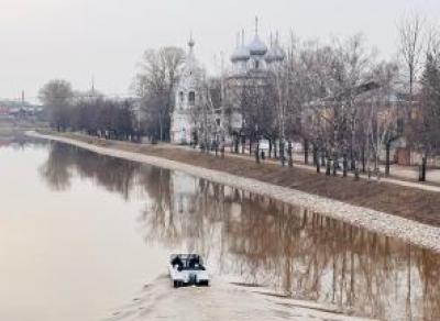Уровень воды в реке Вологде снижается 