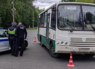 Водитель автобуса в Череповце умер во время рейса