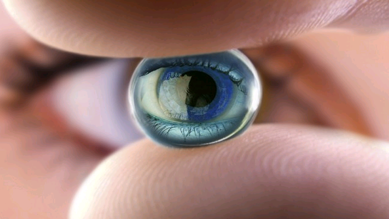 В России впервые провели операцию по пересадке «бионического глаза» слепому пациенту