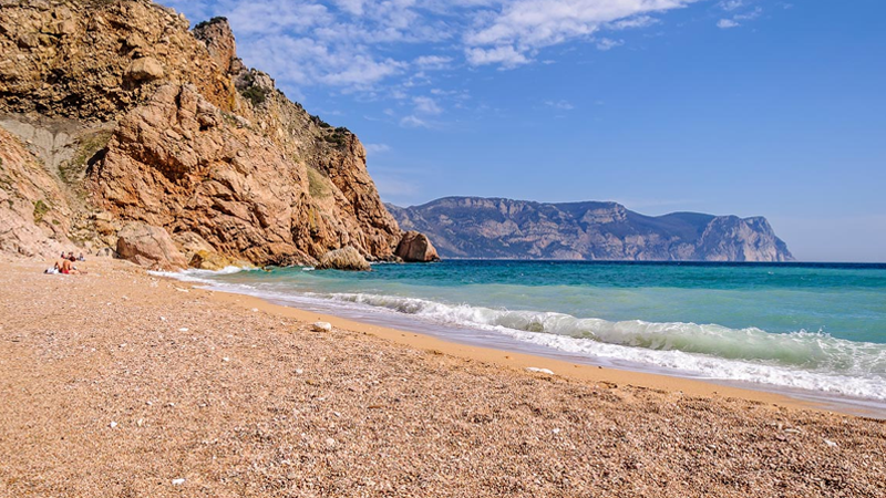 Пляжи Крыма готовы к сезону на 20%