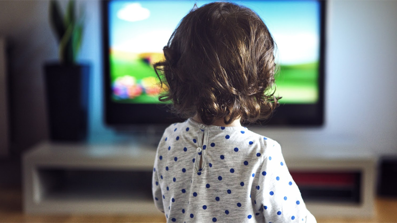 Длительный просмотр телевизора может стать причиной социальной изоляции