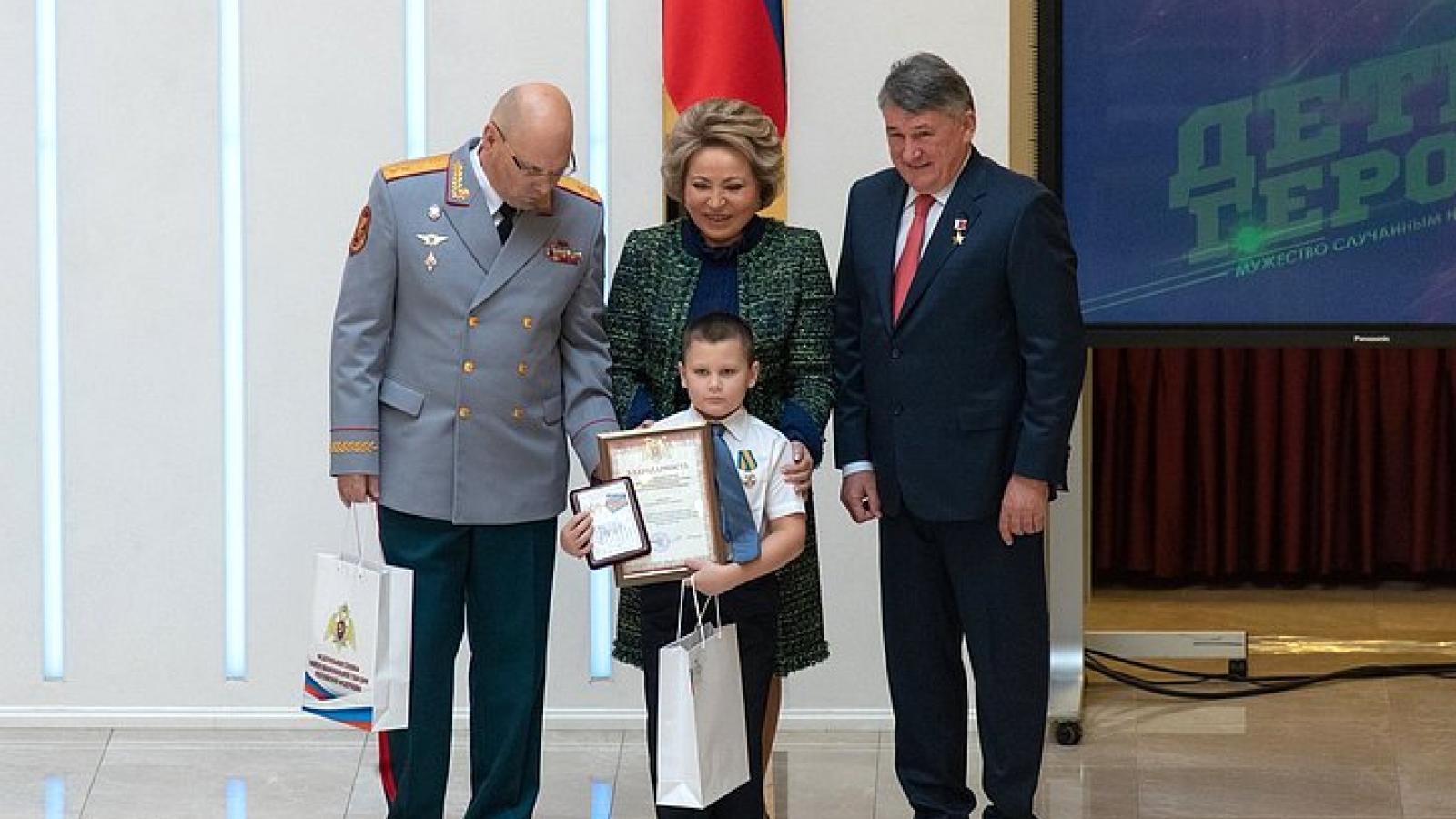 Мальчика из Вытегорского района наградили за спасение друга
