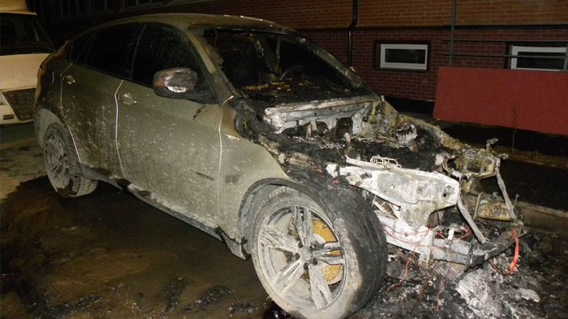 В Вологде сожгли BMW X6