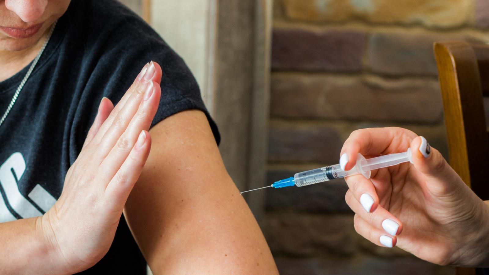Утверждён список противопоказаний к вакцинации от COVID