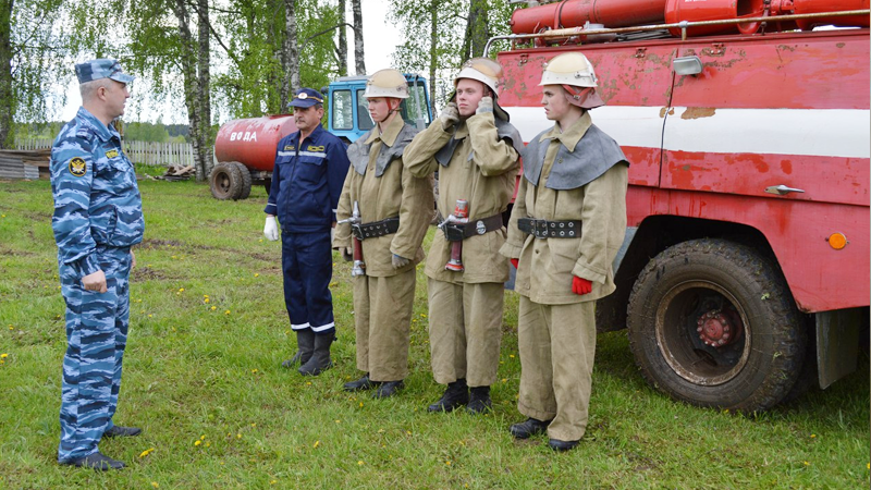 Пожарные и курсанты ВИПЭ провели совместную тренировку по тушению пожара