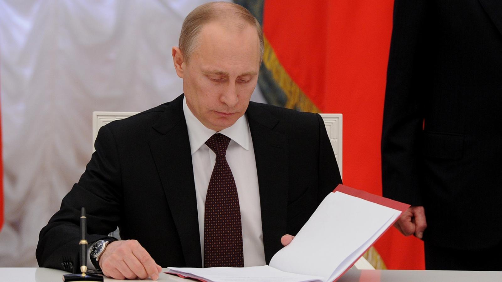 Владимир Путин подписал пакет законов о пенсионной реформе