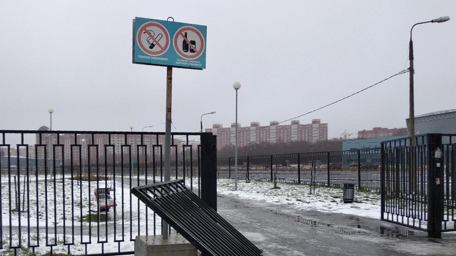 В Череповце вандалы вырвали и украли ворота из парка «Серпантин»