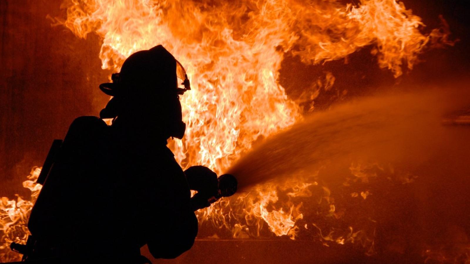 Пожар в многоэтажном доме: женщина пострадала