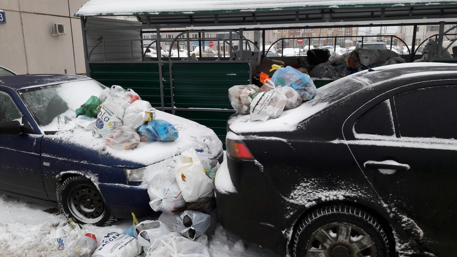 Вологжан, машины которых мешают вывозу мусора, хотят штрафовать