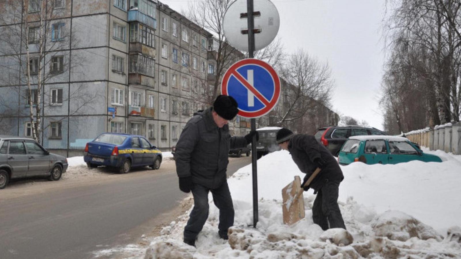 В Вологде для уборки снега временно ограничат парковку автомобилей