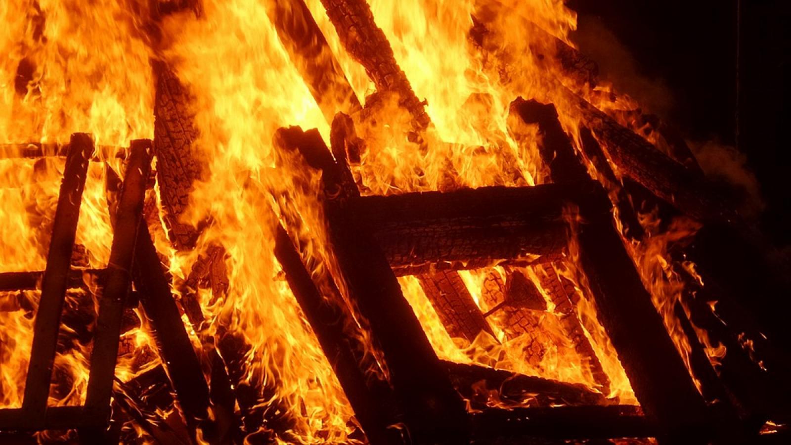 2 пожара в Вологде за ночь: один дом подожгли неизвестные