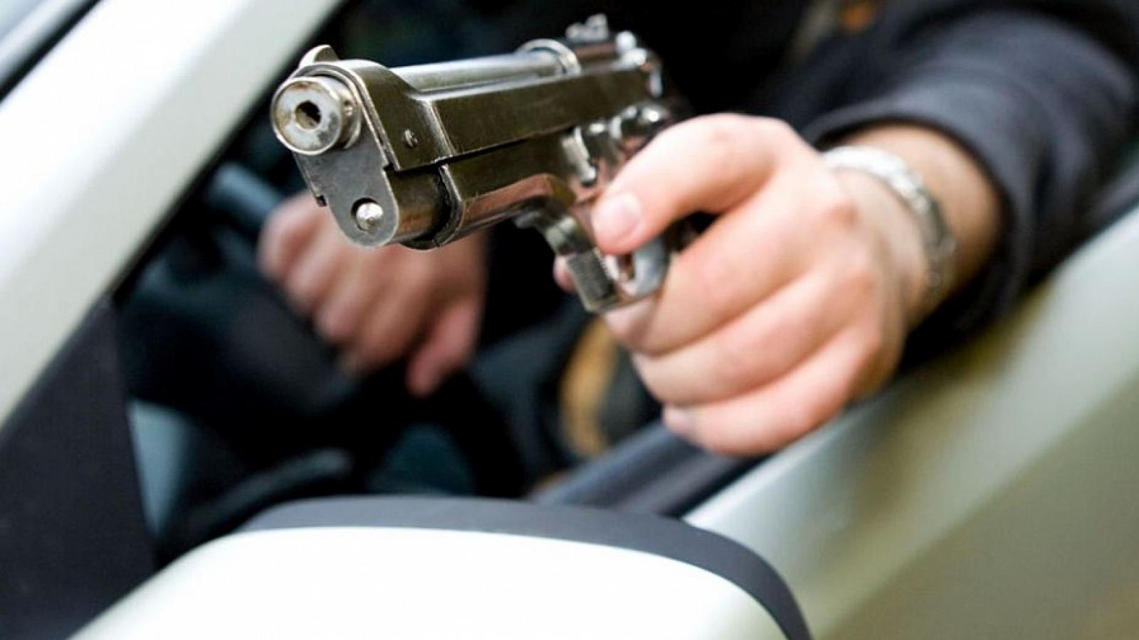 Разборки на Лукьяновском виадуке: водитель хотел решить конфликт с помощью пистолета