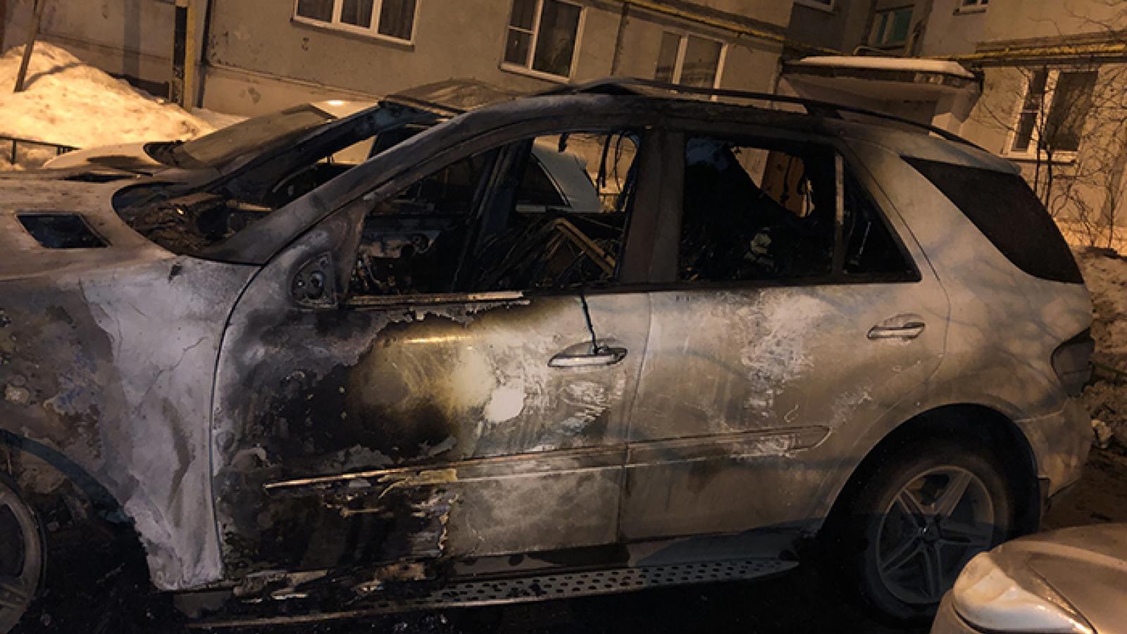 В Вологде ночью вспыхнуло три автомобиля