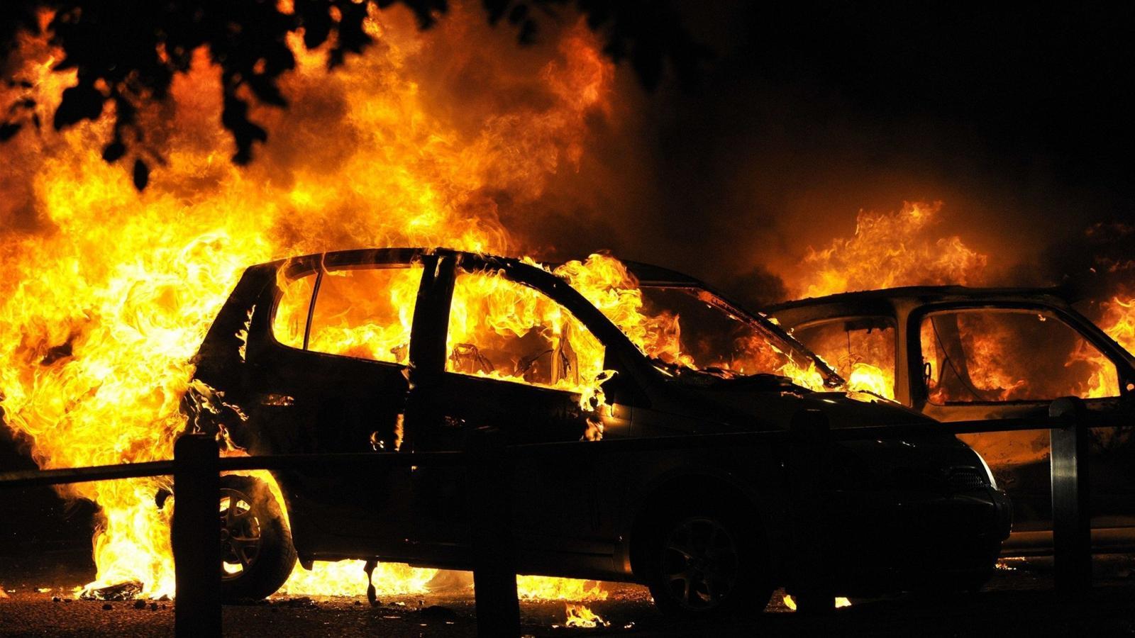 Этой ночью в Вологде подожгли два автомобиля