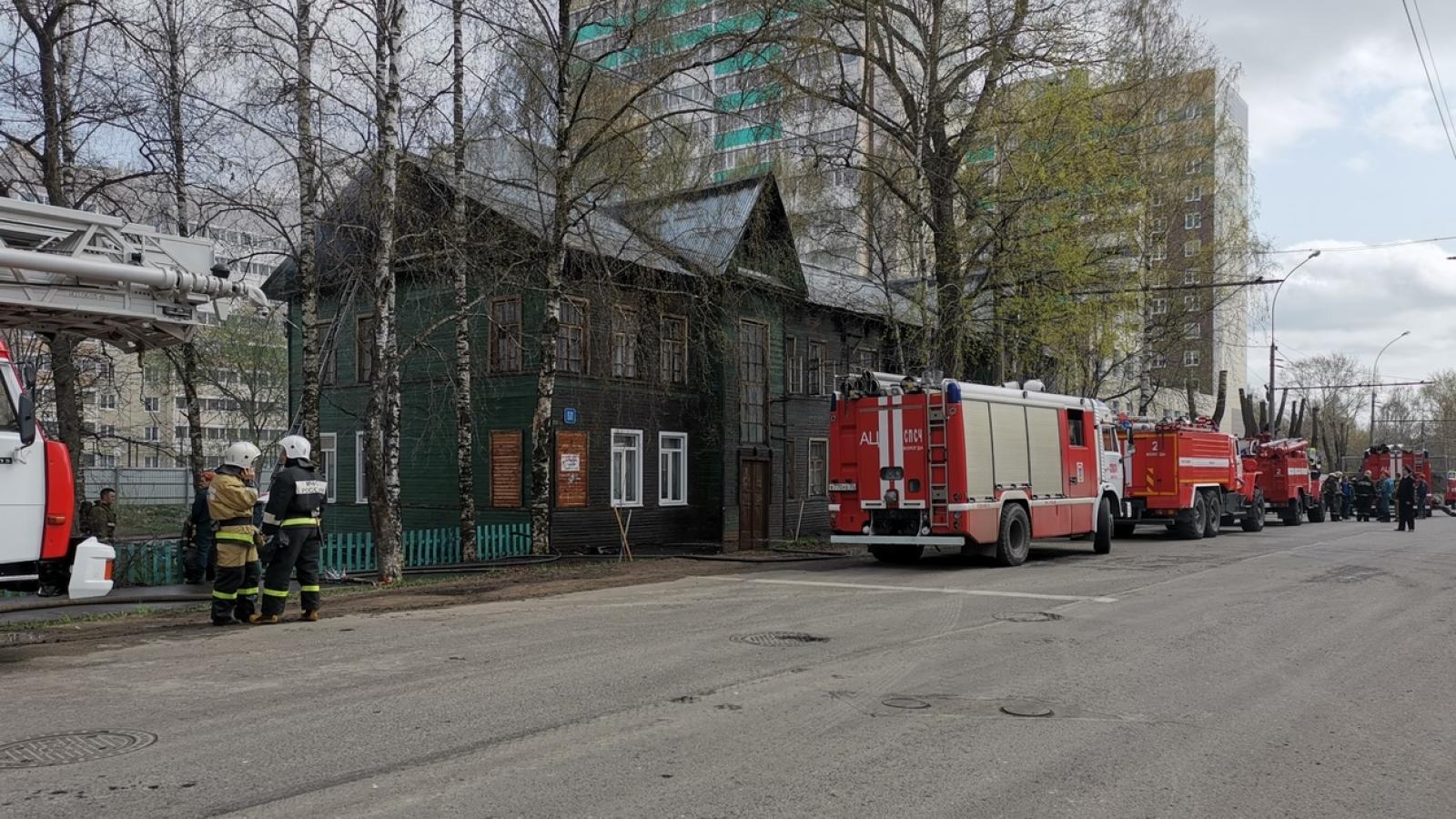 23 человека остались без жилья после пожара в центре Вологды