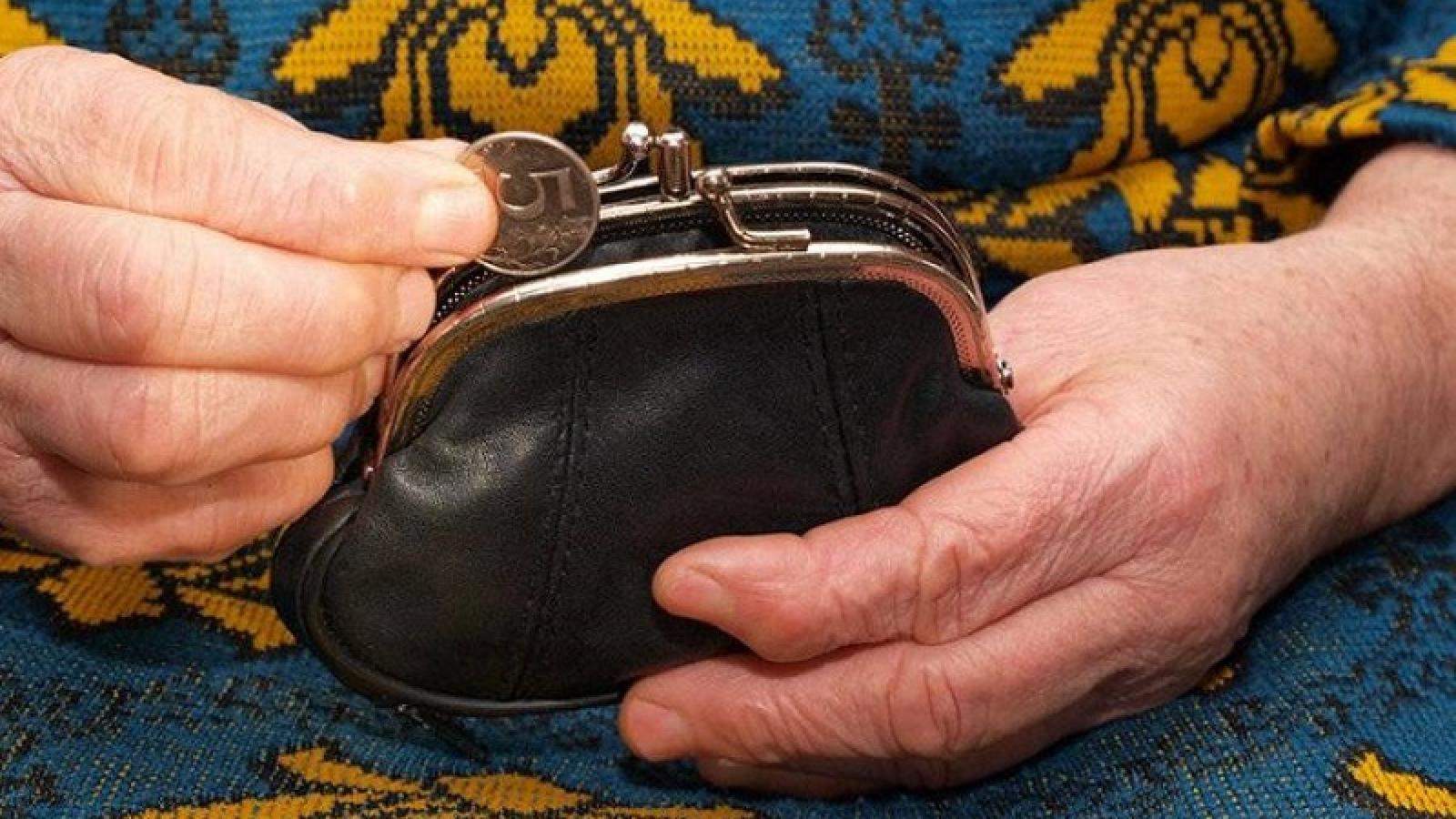 В Вологодской области сын и внуки обокрали 62-летнюю бабушку