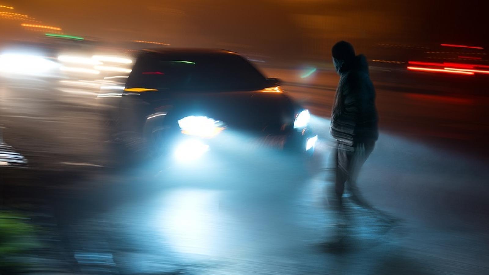 На Пошехонском шоссе сбили мужчину, который переходил дорогу на «красный»