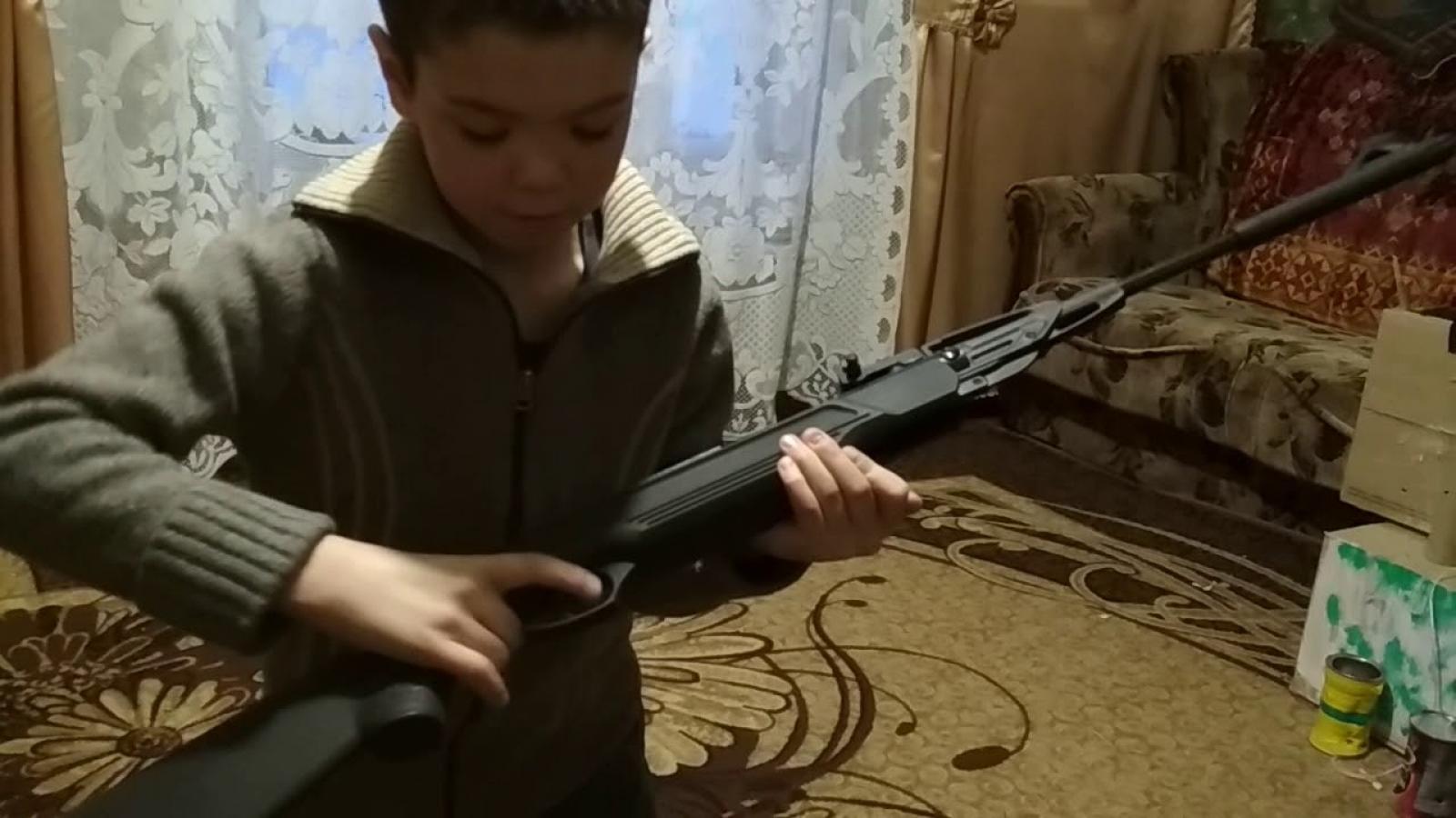 В Великоустюгском районе дети играли с оружием. Девочка получила травму