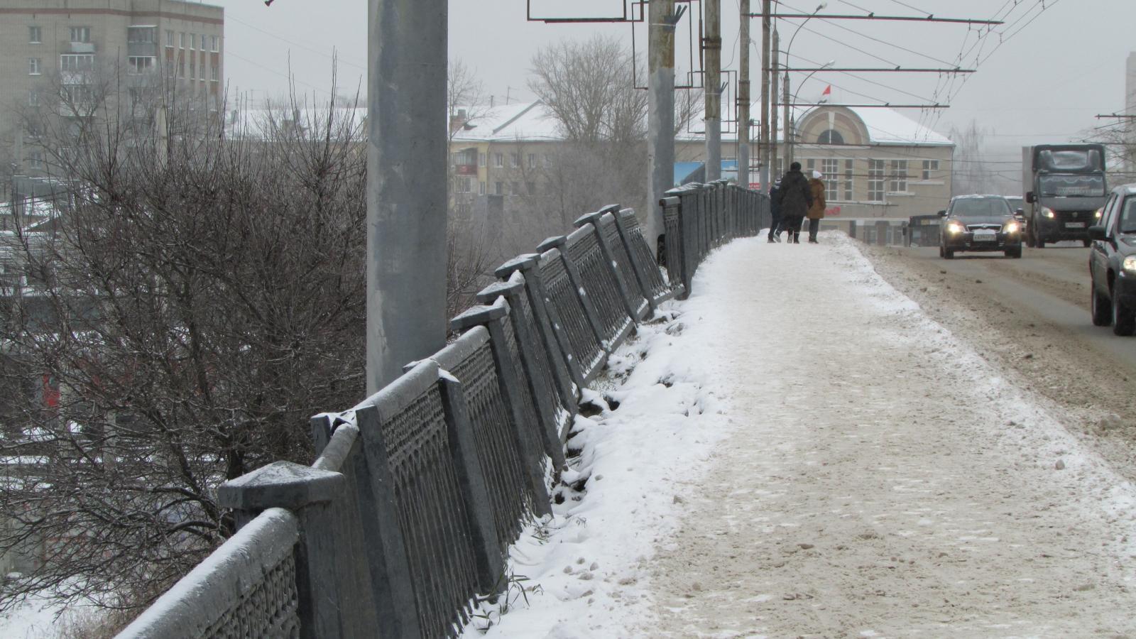  В Вологде деформировалось ограждение Горбатого моста 