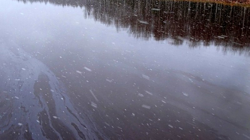 На Волго-Балте обнаружено 20-километровое нефтяное пятно