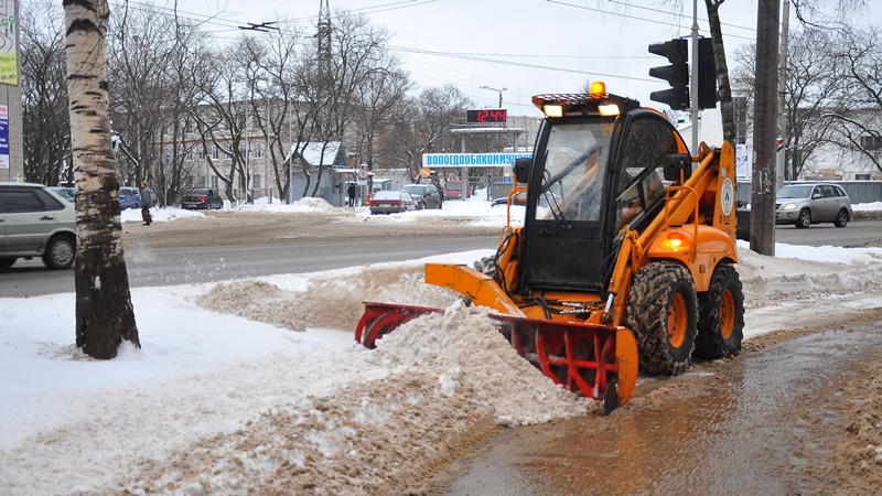В областном центре идет расчистка улиц от снега