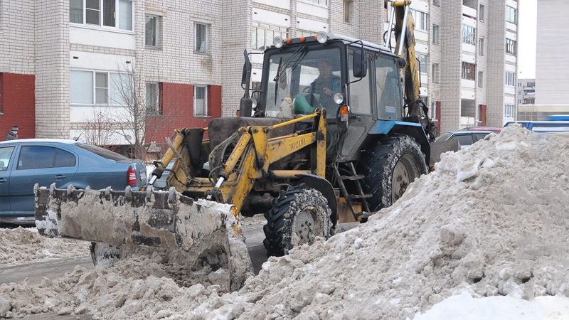 Последствия снегопада ликвидируют в Вологде