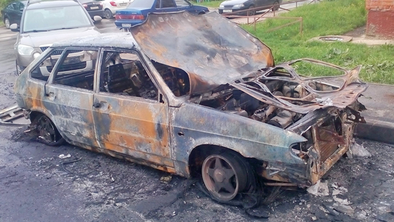 В Вологде ночью горели три машины
