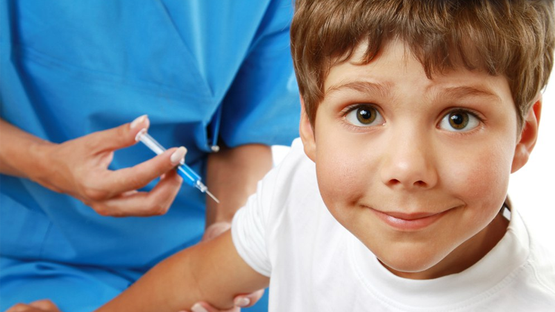 Прививка может защитить детей и взрослых от Гепатита В 
