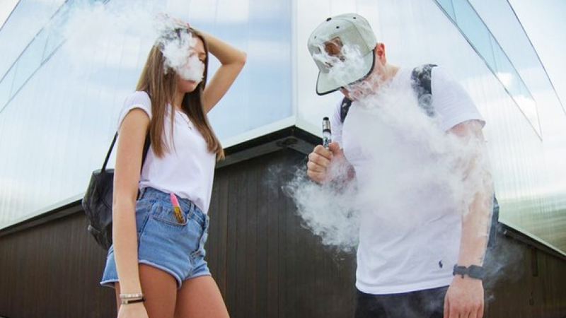На Вологодчине планируют запретить продажу вейпов и электронных сигарет несовершеннолетним