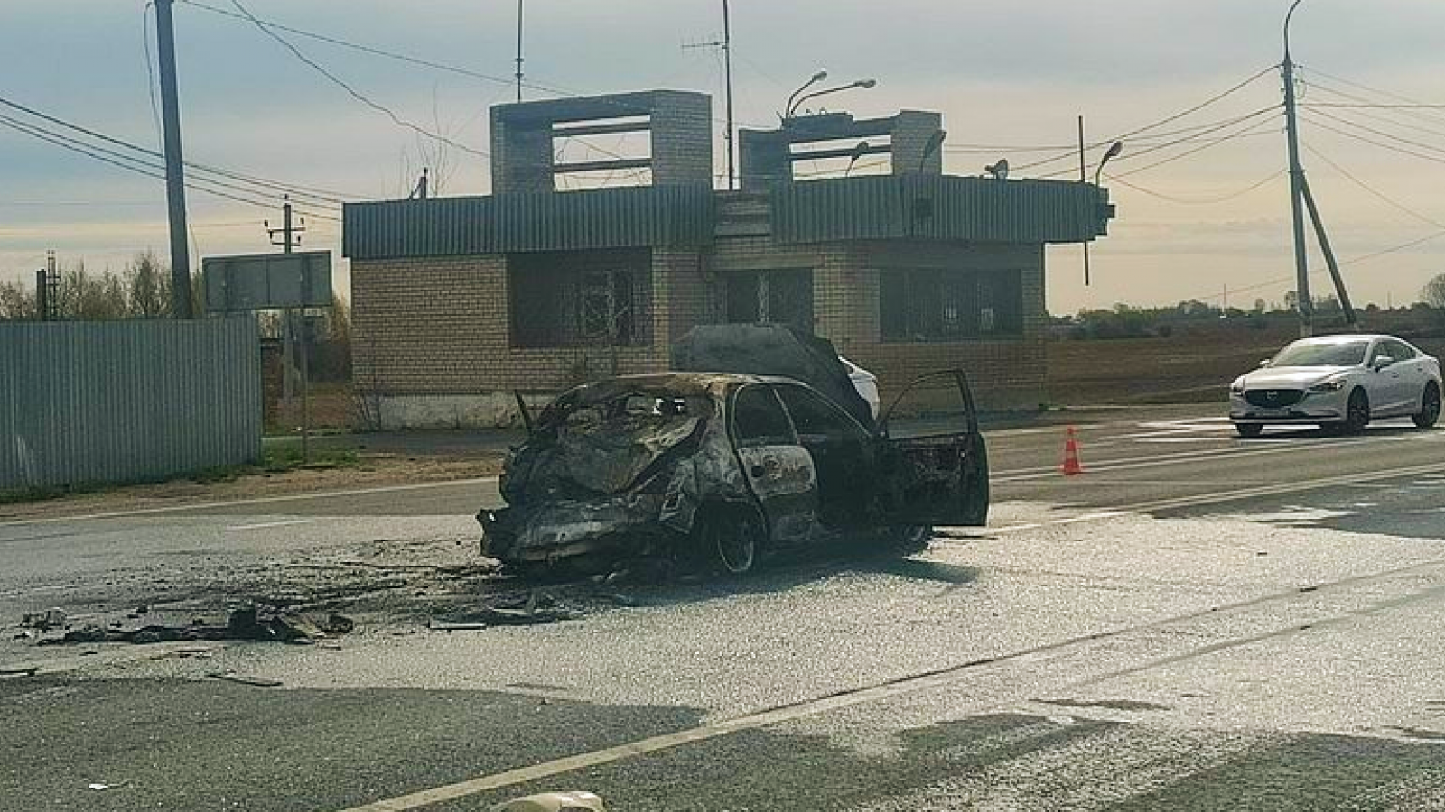 В Вологде машина сгорела после ДТП