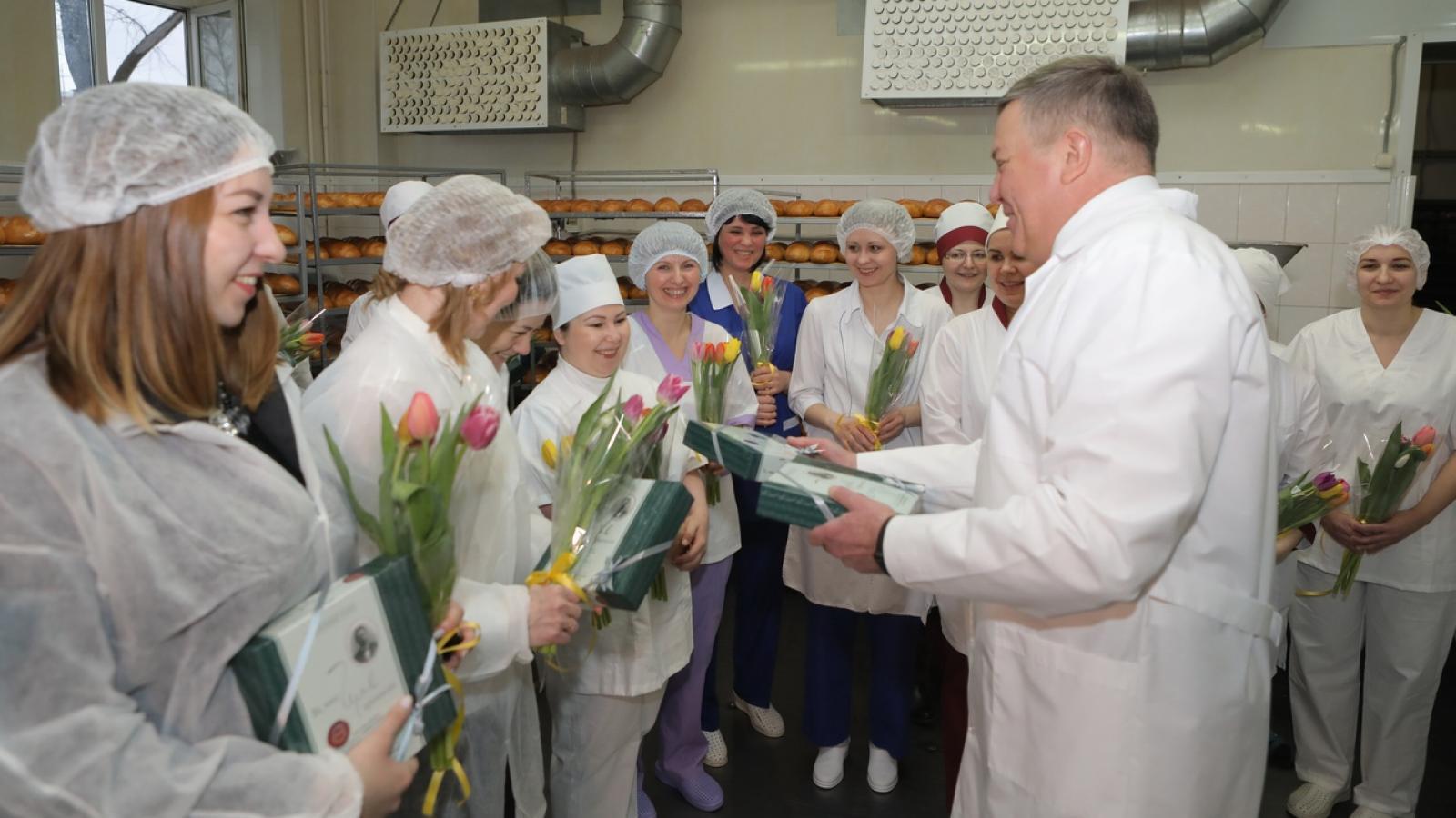 Олег Кувшинников нагрянул с визитом на «Вологодский хлебокомбинат»