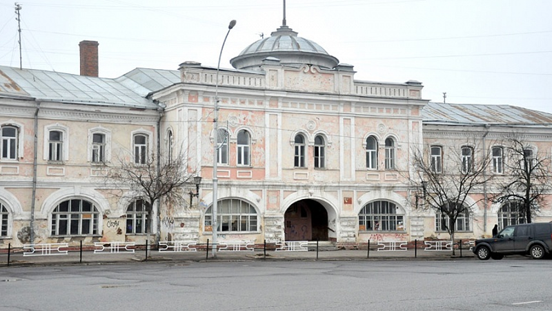 Заброшенное здание бывшей гостиницы «Пассаж» на Марии Ульяновой отреставрируют