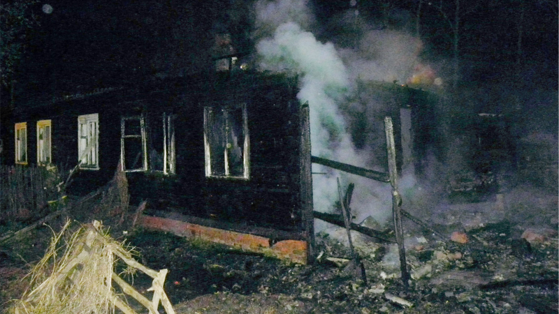 В Прилуках сгорел расселенный дом