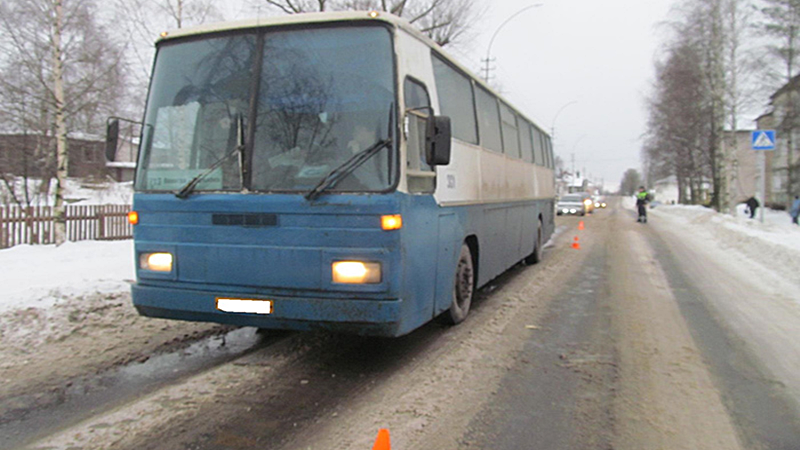 В Вологодской области восьмилетняя девочка попала под колеса автобуса