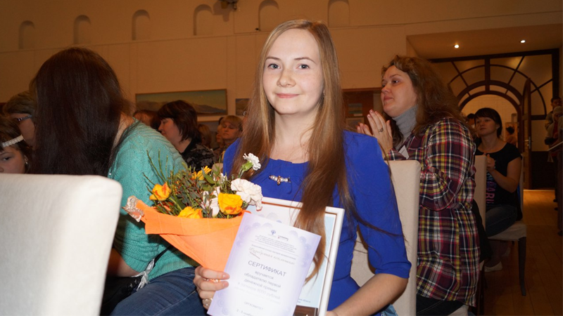 Студентка Губернаторского колледжа народных промыслов Ася Горбунова стала стипендиатом всероссийского конкурса «Молодые дарования-2017»