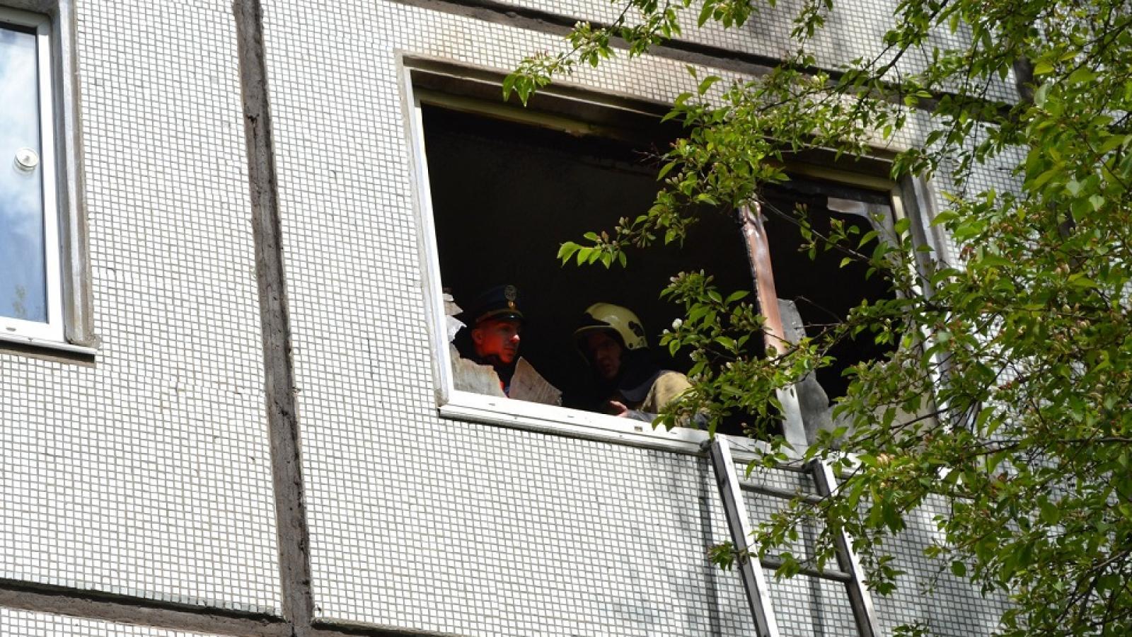 Дети прыгнули из окна, спасаясь от пожара