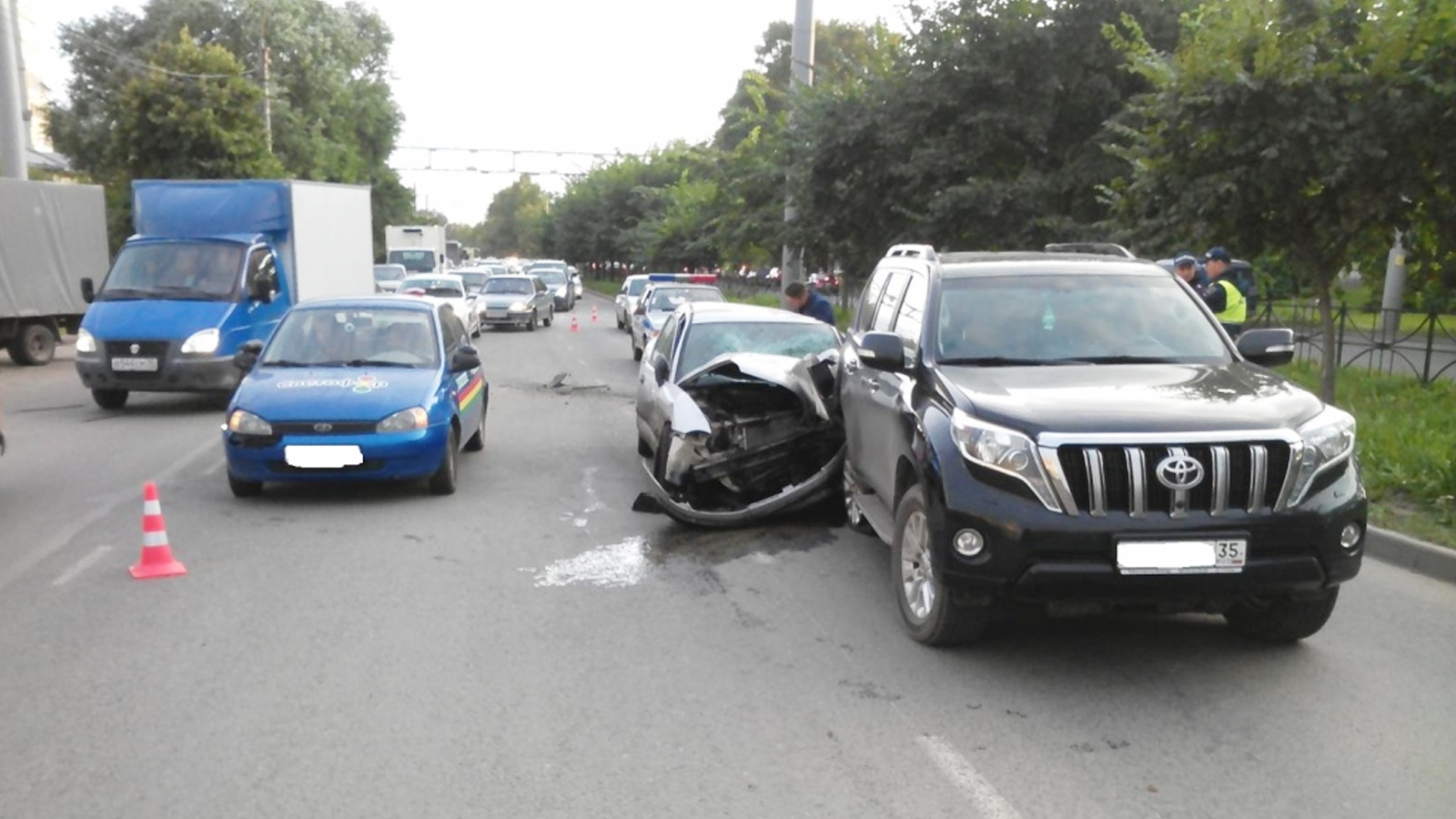 В Вологде мужчина, лишенный водительских прав, устроил тройную аварию
