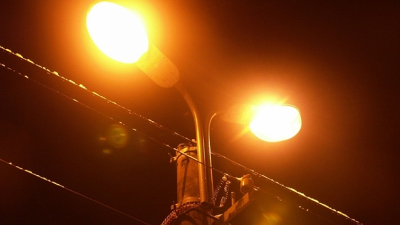 На площади Революции обновят фонари