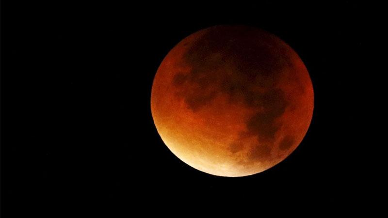 Россияне смогут увидеть «кровавую» луну сегодня вечером