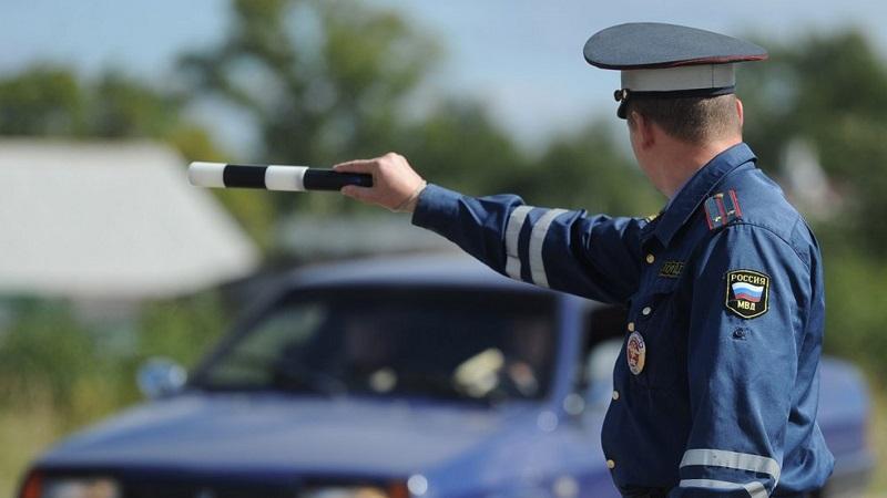 Инспекторам ГИБДД запретят курить и ругаться в присутствии водителей
