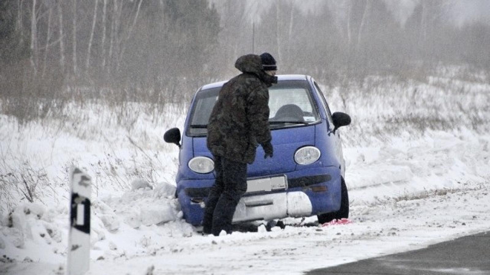 На вологодской трассе водитель чуть не замерз до смерти, оставив ключи в автомобиле