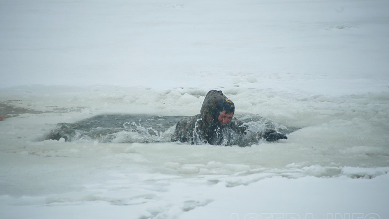  В Шекснинском районе три рыбака провалились под лед